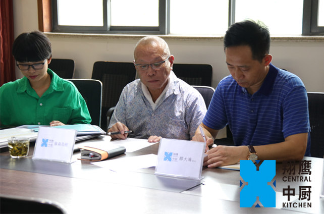 翔鹰中央厨房milan米兰（中国）体育官方网站聘请日本专家顾问-腾森茂树，签署合作协议中